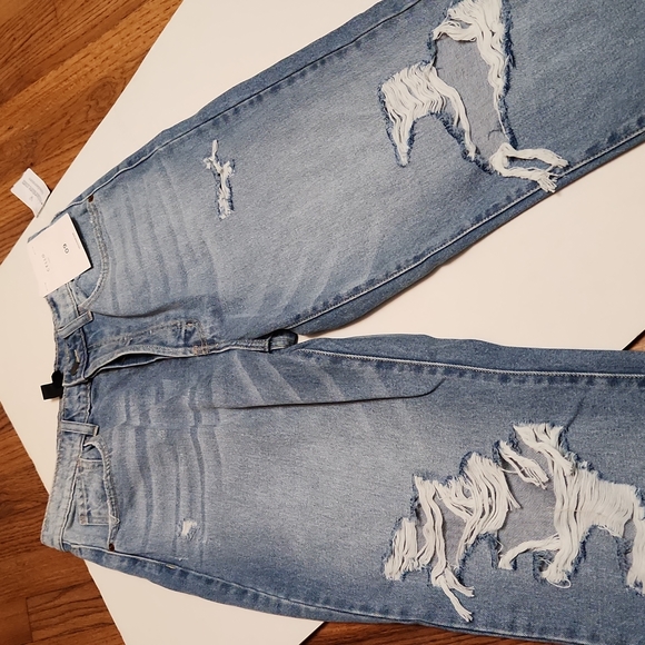 High-Rise Destructed Boyfriend Jeans Sz 9 - Picture 5 of 9